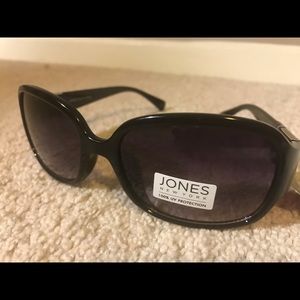 Jones New York sleek black sunglasses